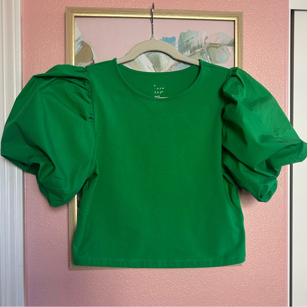 SOLD***Kelly green youthful chic playful cropped boxy dramatic puff sleeve - Picture 1 of 6